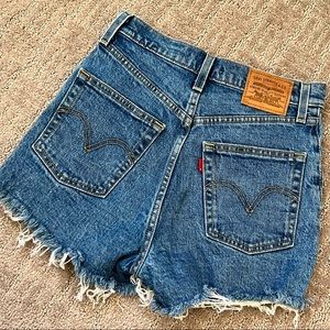 Levi’s rib cage shorts